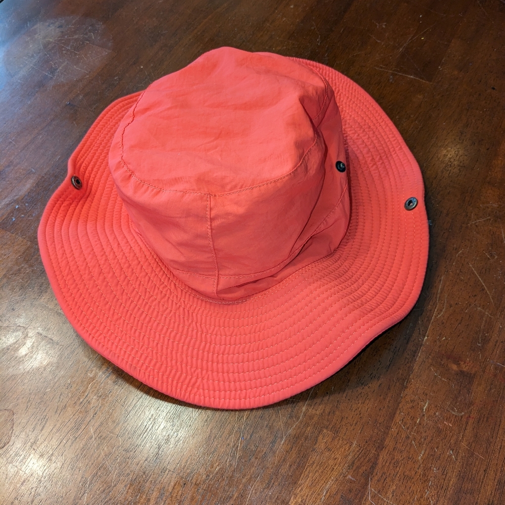 Ladies sun hat lightweight Red Coral color snaps on sides OSFM